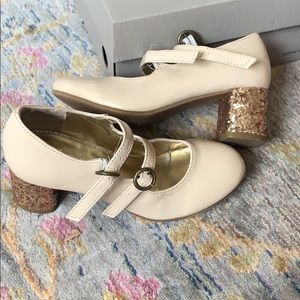 🎉FINAL SALE 🎉Kenneth Cole Girls beige/gold heels